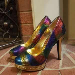 New Size 9 Snake Metallic Pumps